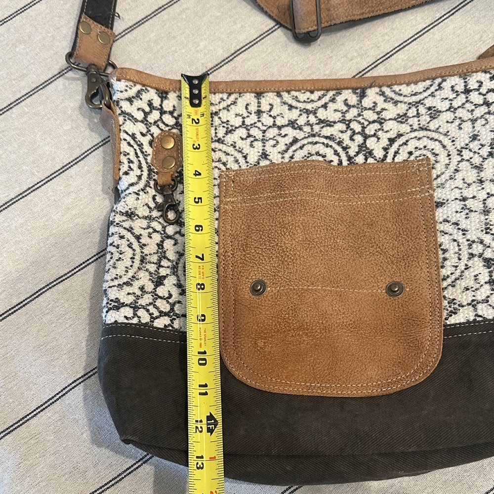 Stylish Brown & Cream Patterned Crossbody Tote - Picture 10 of 16